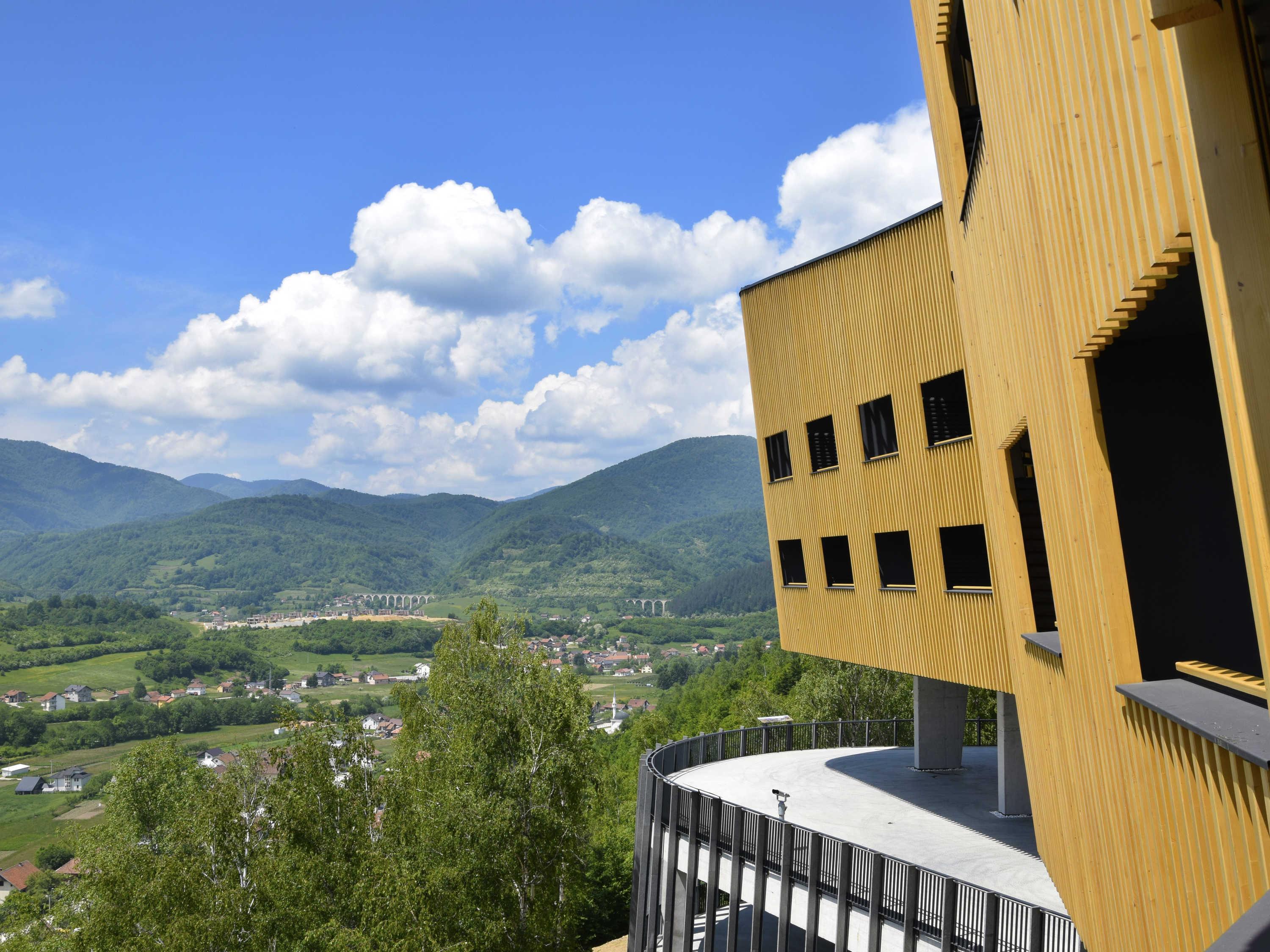 Tarcin Forest Resort & Spa Sarajevo - Mgallery Collection מראה חיצוני תמונה View of the town from the hotel