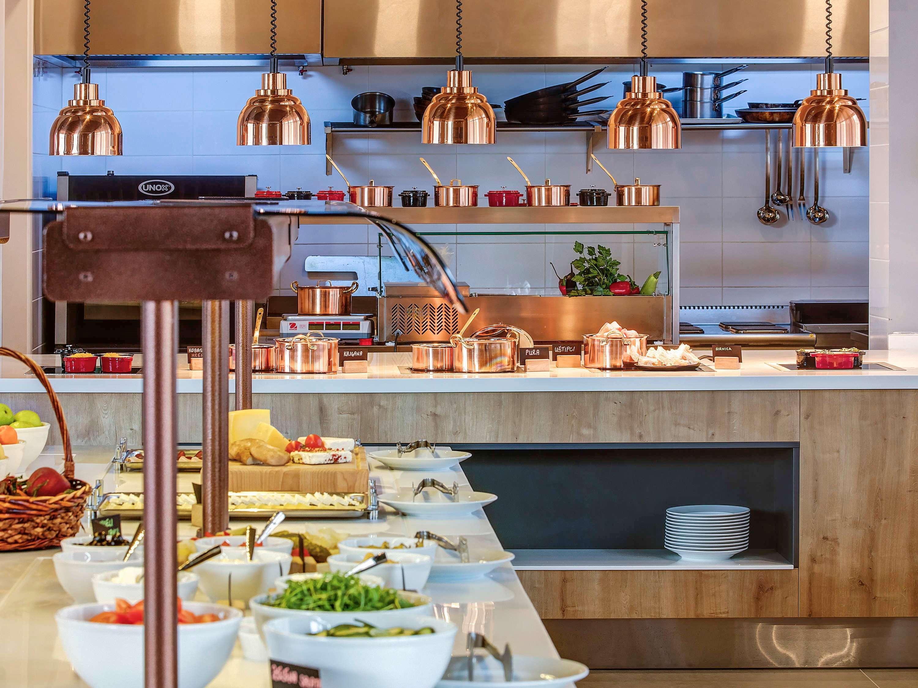Tarcin Forest Resort & Spa Sarajevo - Mgallery Collection מראה חיצוני תמונה The kitchen at the restaurant