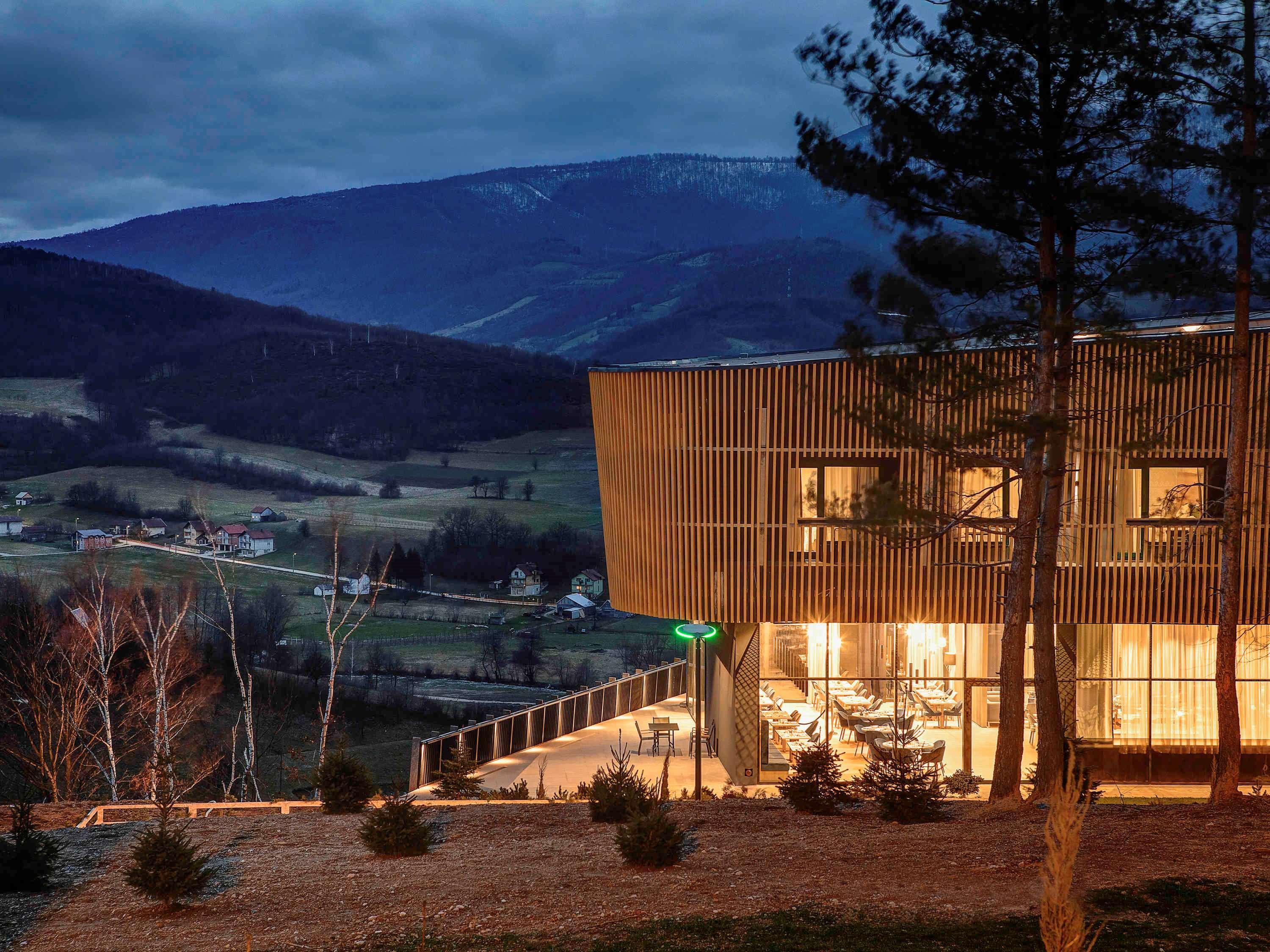 Tarcin Forest Resort & Spa Sarajevo - Mgallery Collection מראה חיצוני תמונה The hotel at night