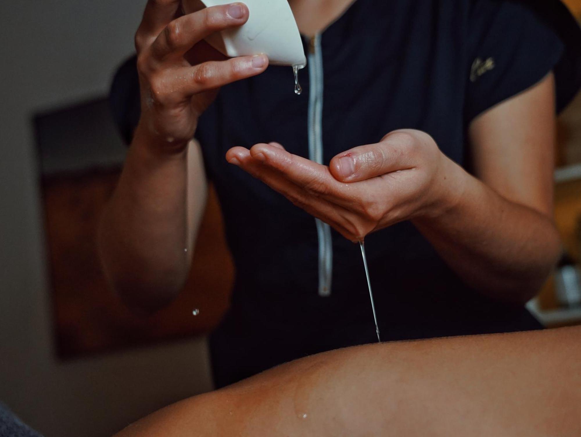 Tarcin Forest Resort & Spa Sarajevo - Mgallery Collection מראה חיצוני תמונה Massage with oil